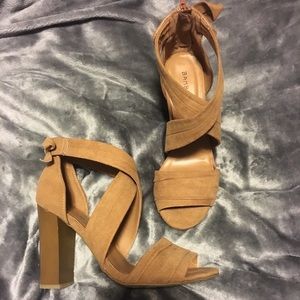NWT Cognac Cross Strap Chunky Heel Sandal - 8 1/2